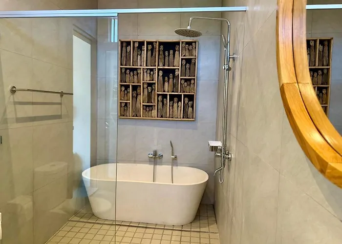 Nanee - - 5 Bedroom - 5 Bathroom